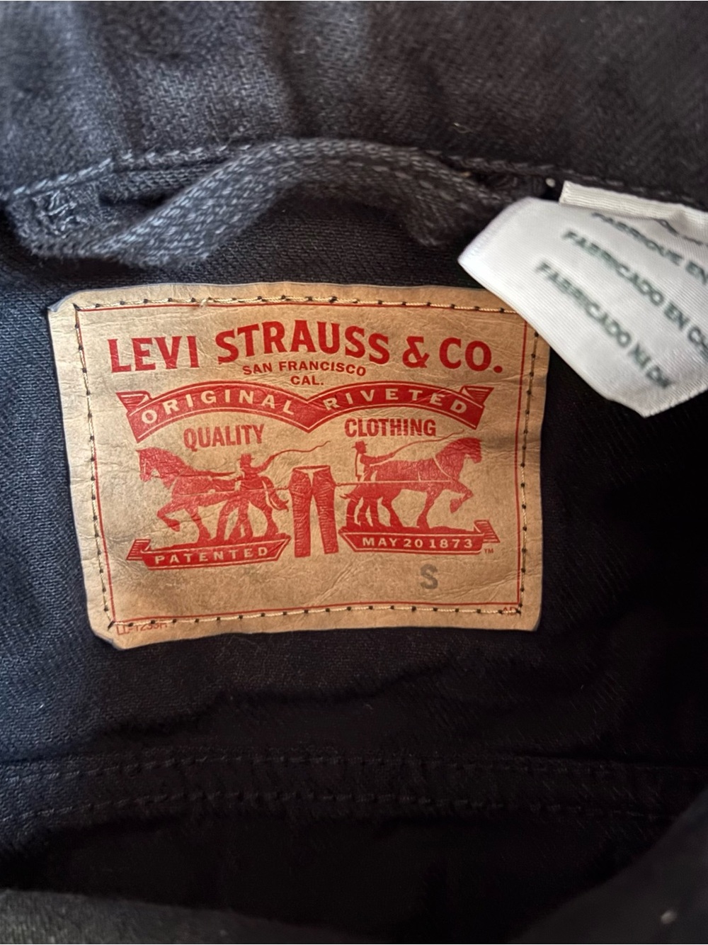 Levi’s Women’s Black Denim Trucker Jacket - Classic Casual Outerwear - Picture 2 of 5